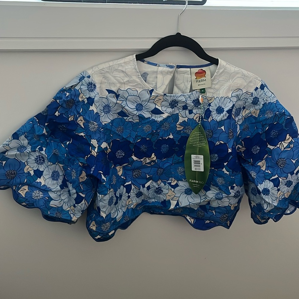 NWT FARMRIO, blue flower crop top size M